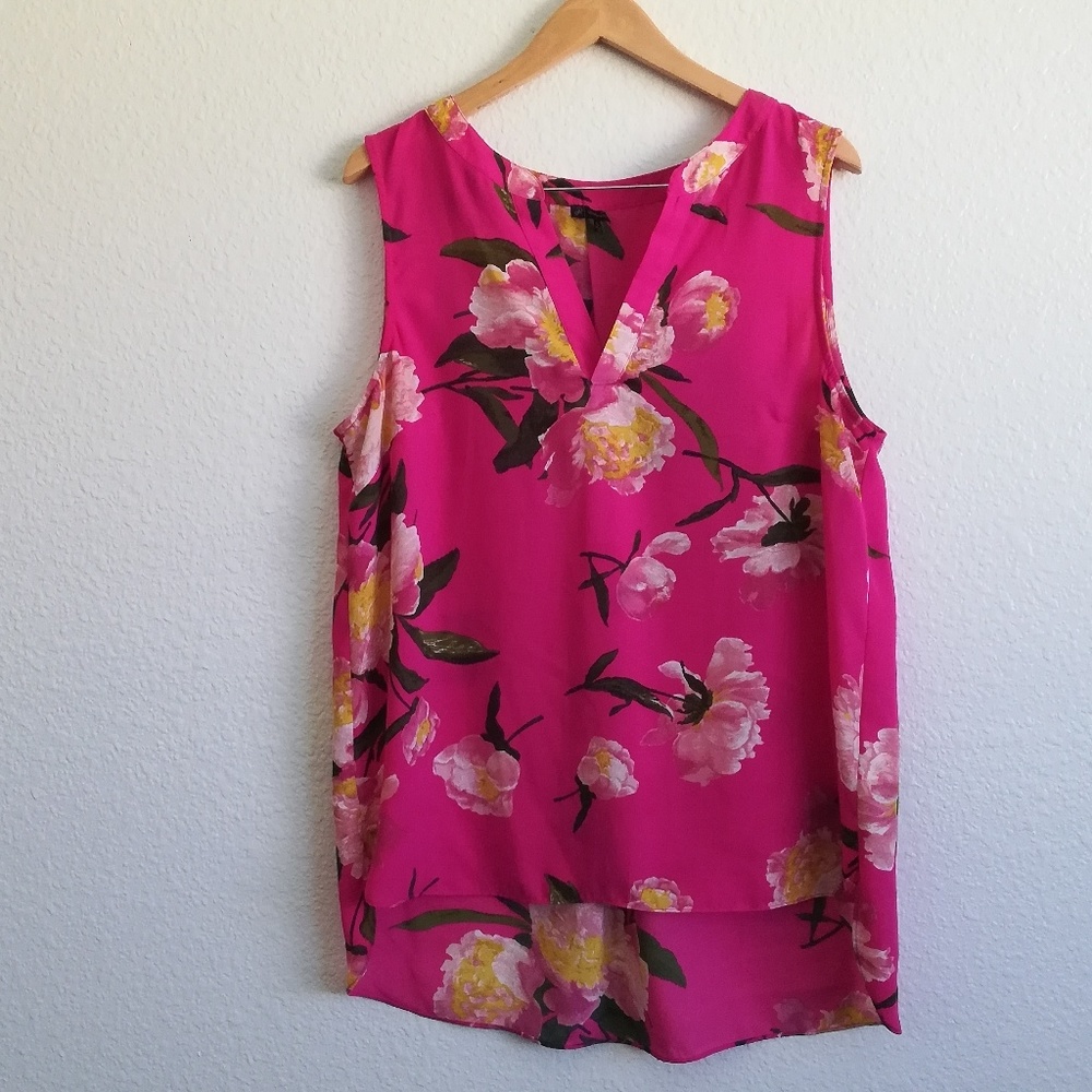 🌷 Hot Pink Floral Blouse